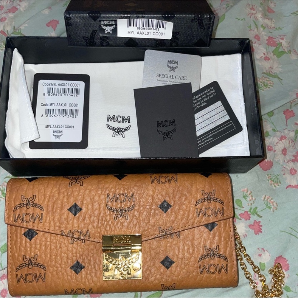 MCM Tracy crossbody with chain
